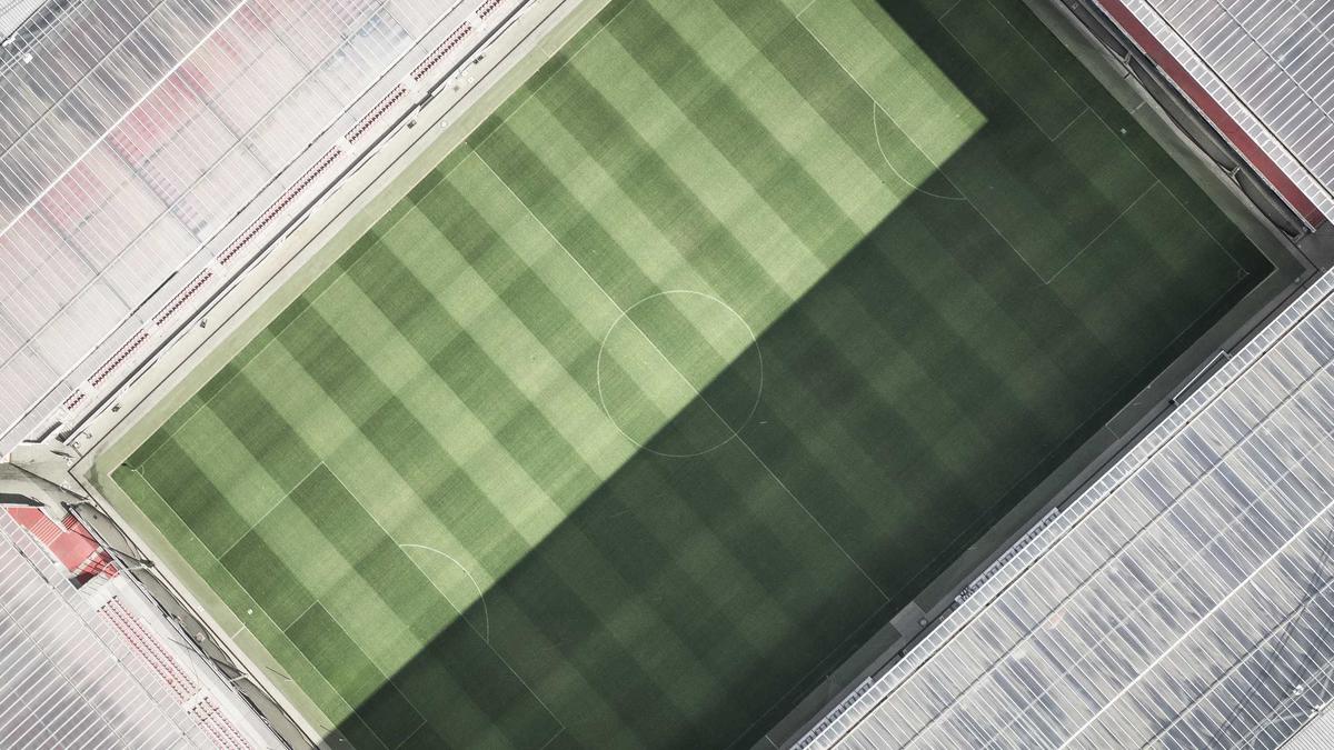 Hydrophobicity in Outdoor Textiles: DWR Coating vs. Fiber-Level Treatment